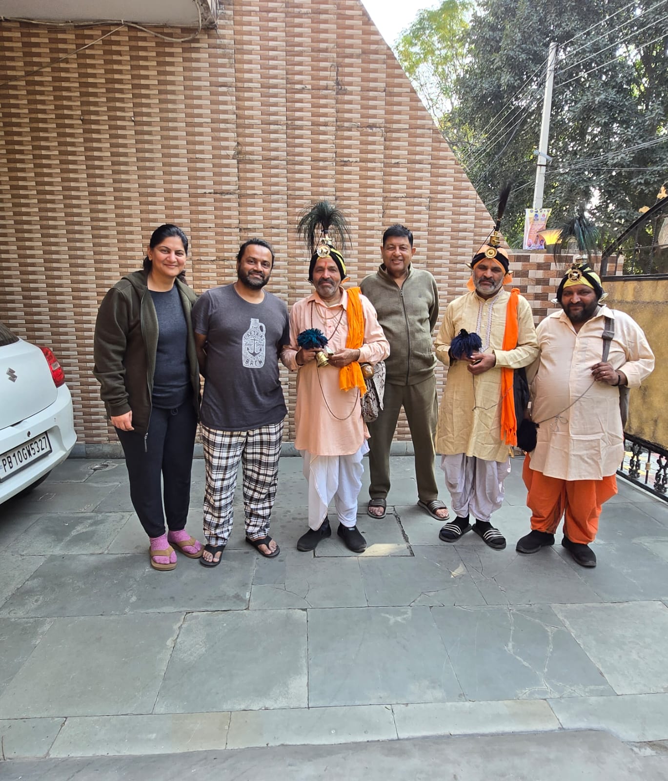 Yogz and Ruby posing with traveling Shiva bhakts in Ludhiana